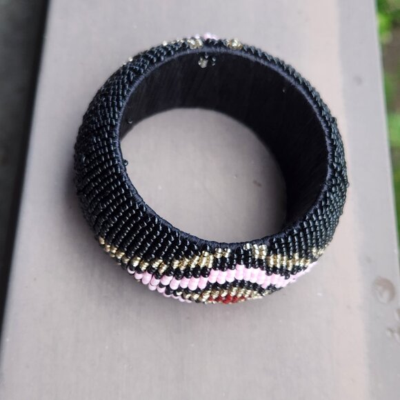 Handmade Beaded Bracelet – Black, Gold, Pink‎ & Red Geometric Pattern - Picture 5 of 6